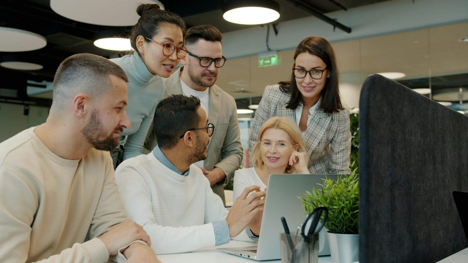 A team reviewing search performance together